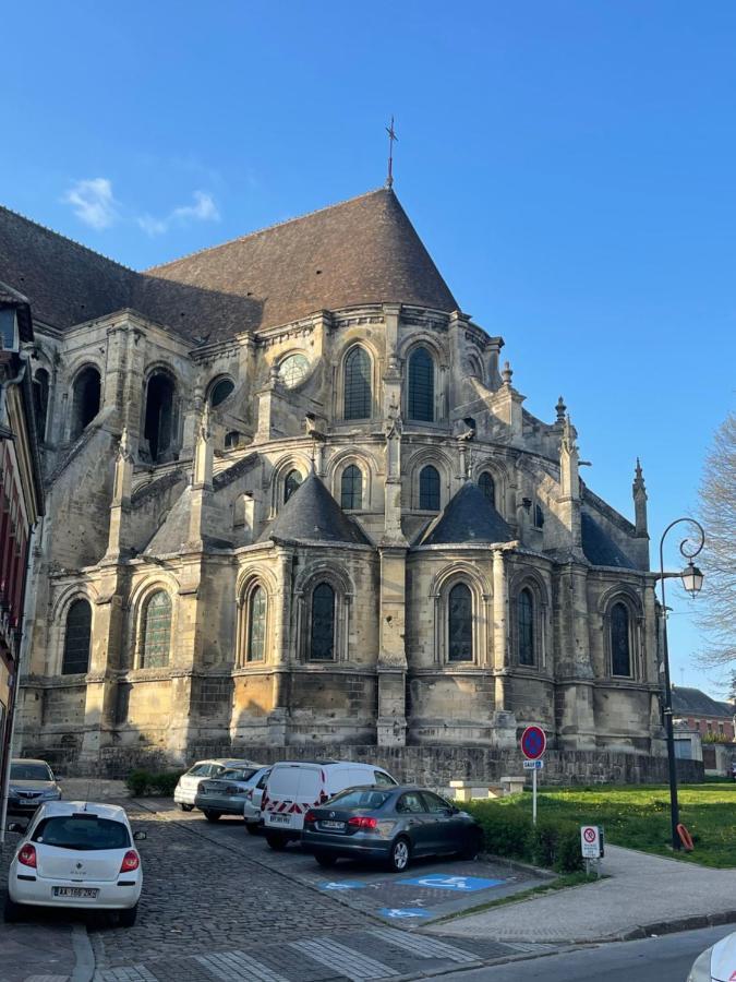 Apartmán Erliz Noyon Exteriér fotografie